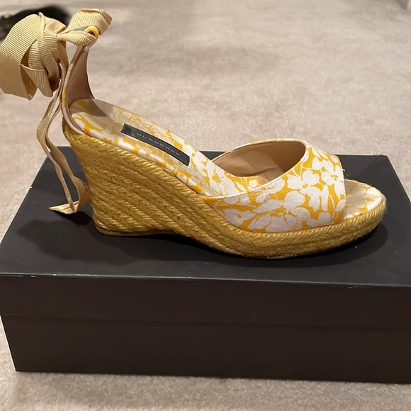 Burberry Lace up Sandals - Picture 6 of 10